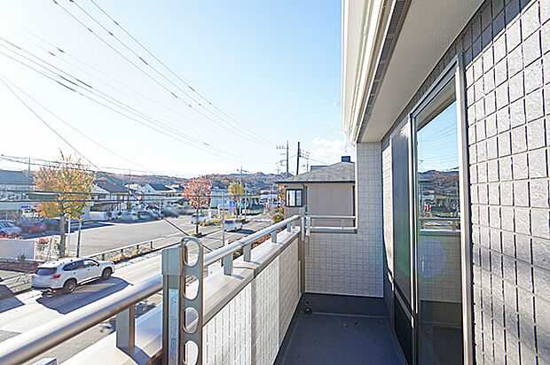 ■ 自然を身近に感じる、開放的なバルコニー