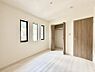 寝室：10号棟  ■窓の配置や通気性の良い設計で部屋の空気がこもらず、常に新鮮な空気が流れます