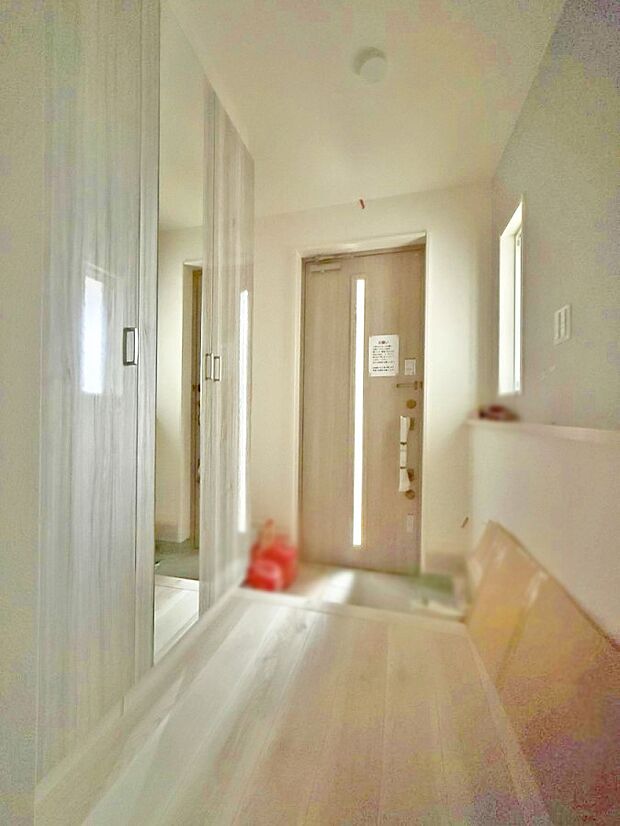 ■ 毎日を気持ちよく迎える、明るく温もりのある玄関