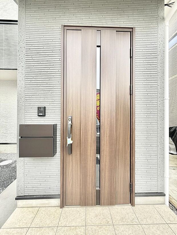 ■ シンプルで美しく、住まいの第一印象を彩る玄関です