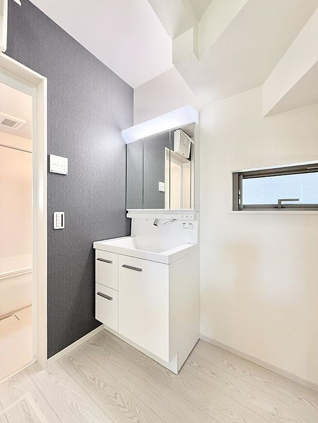 ■明るい洗面所は毎朝の歯磨きも楽しくできちゃいそうです♪