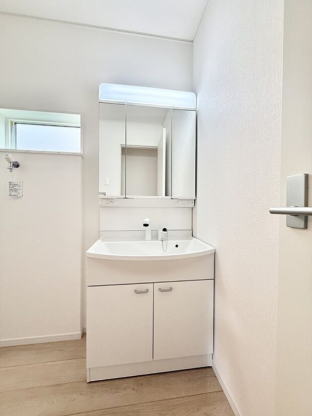 ■明るい洗面所は毎朝の歯磨きも楽しくできちゃいそうです