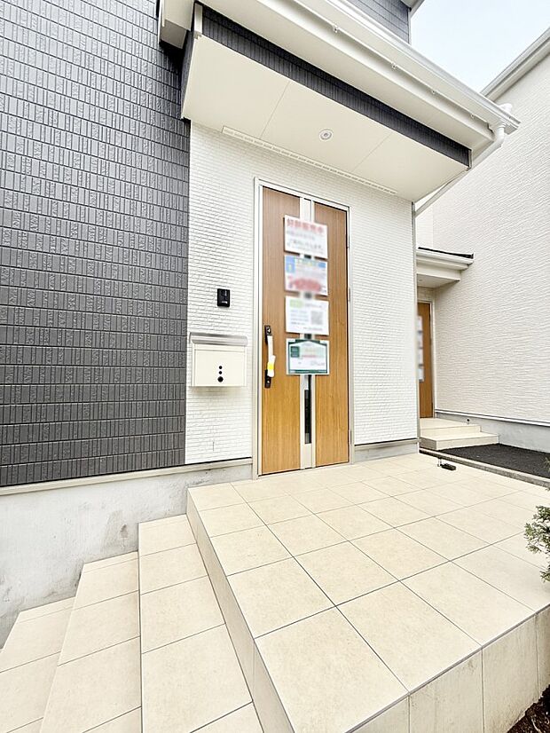 ■ シンプルで美しく、住まいの第一印象を彩る玄関です