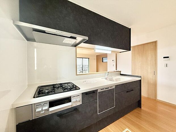 ■シンプルで機能的、毎日使いやすいキッチン