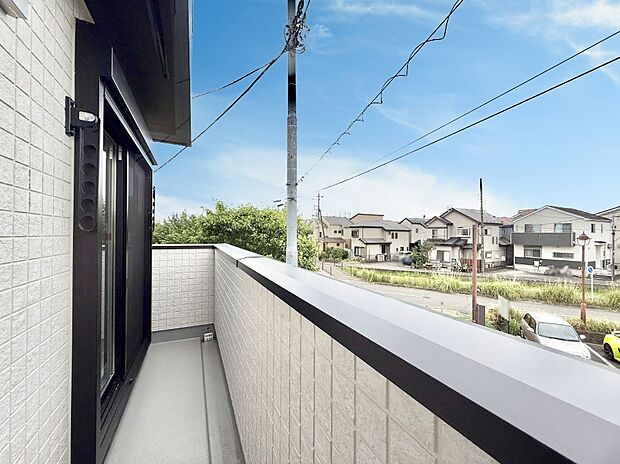 ■ 心地よい風と光を感じる、くつろぎのバルコニー