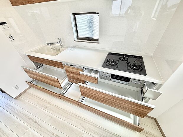 ■シンプルで機能的、毎日使いやすいキッチン