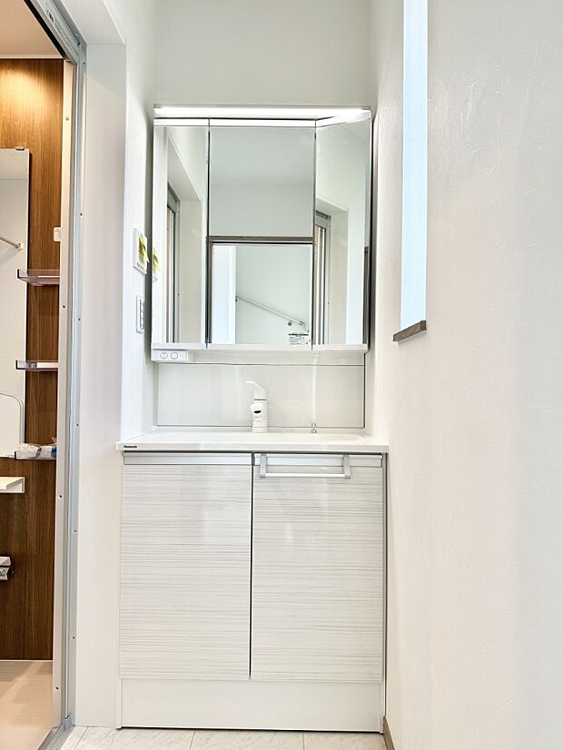 ■明るい洗面所は毎朝の歯磨きも楽しくできちゃいそうです♪