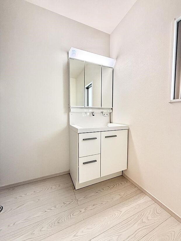 ■明るい洗面所は毎朝の歯磨きも楽しくできちゃいそうです♪