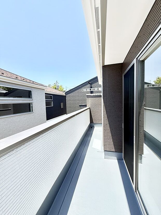 ■ 心地よい風と光を感じる、くつろぎのバルコニー