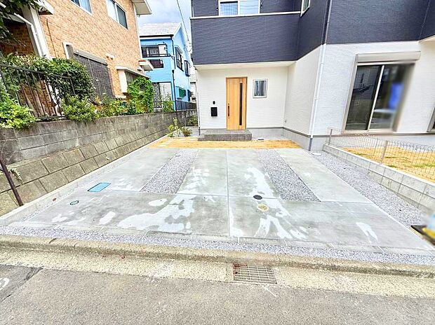 カースペース並列2台分で来客時も安心！