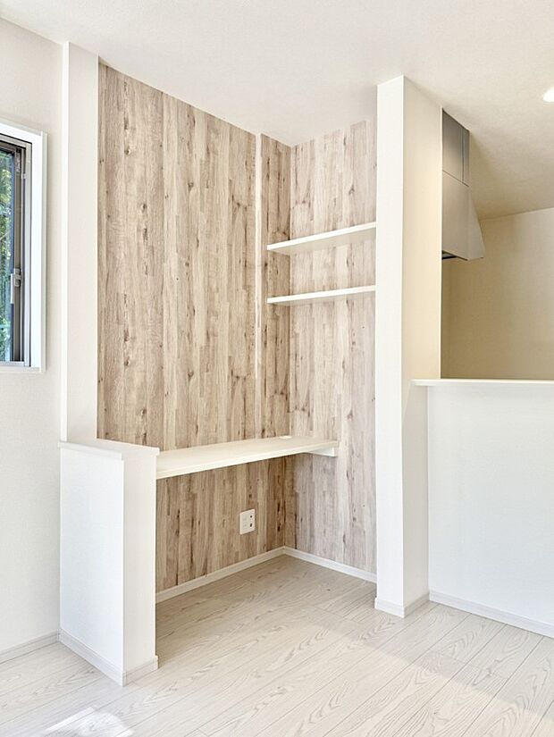 ■お子様のリビング学習やテレワークなどに利用できるスタディカウンタースペース完備♪  