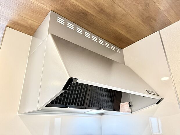 ■フードに覆われている為、匂いが換気扇に誘導され、効率的に排煙ができます