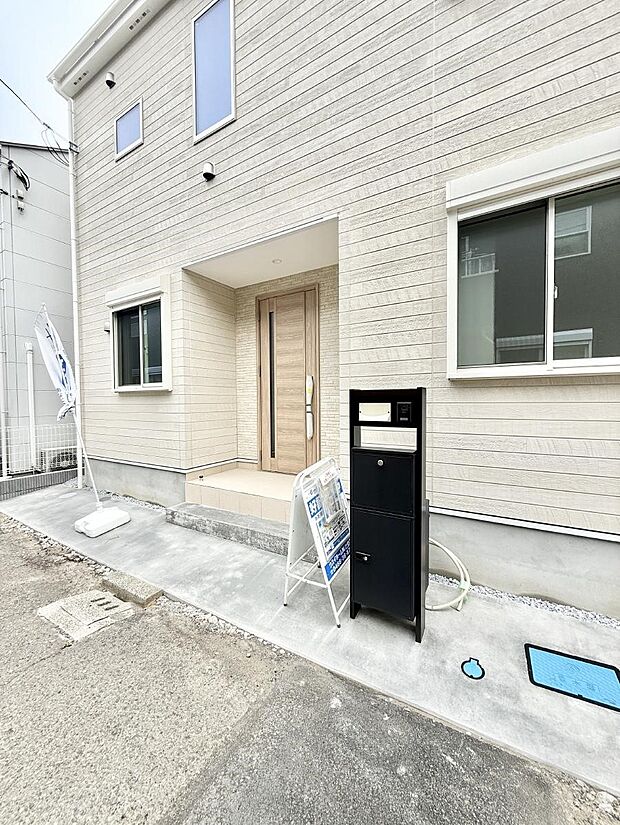 ■ シンプルで美しく、住まいの第一印象を彩る玄関です