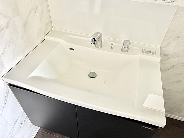 ■手洗いや顔を洗う時も快適に使える便利なシャワー