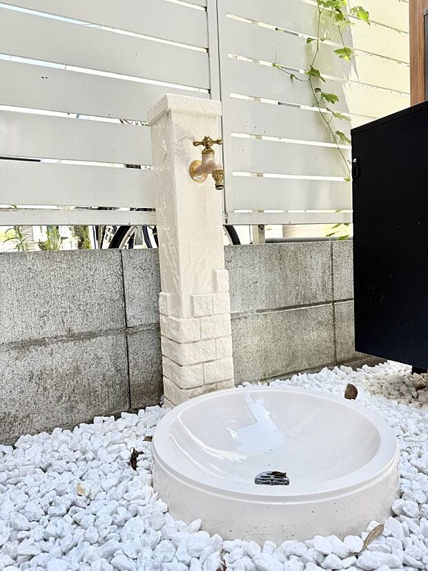 ■ガーデニングや洗車などの際に大活躍な屋外立水栓