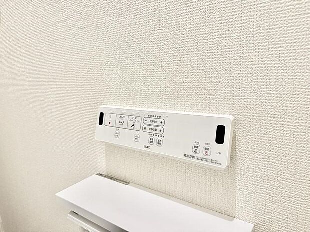■温水洗浄で快適、清潔感が保たれるシャワートイレ
