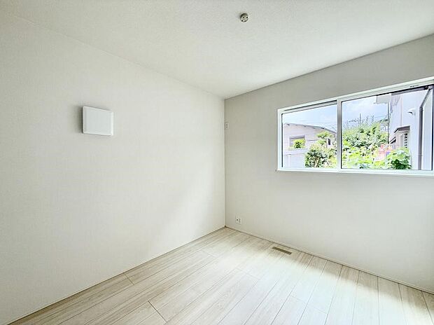 ■シンプルな空間で、収納付きベッドやデスクなど、多機能な家具を活用しやすいです