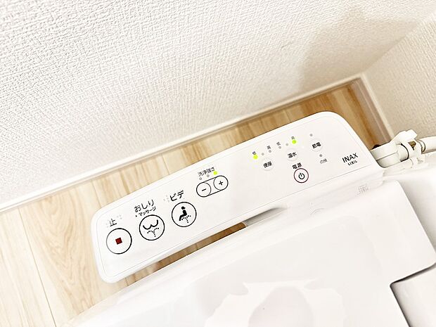 ■温水洗浄で快適、清潔感が保たれるシャワートイレ