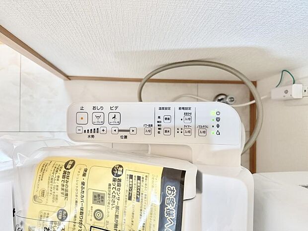 ■温水洗浄で快適、清潔感が保たれるシャワートイレ