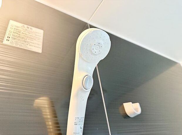 ■手元で簡単に止水できるため、水の無駄遣いを減らすことができます。