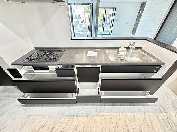 ■家族の絆を深める、温もりのあるキッチン