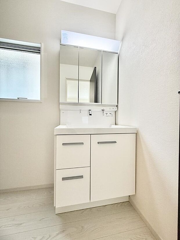 ■明るい洗面所は毎朝の歯磨きも楽しくできちゃいそうです♪