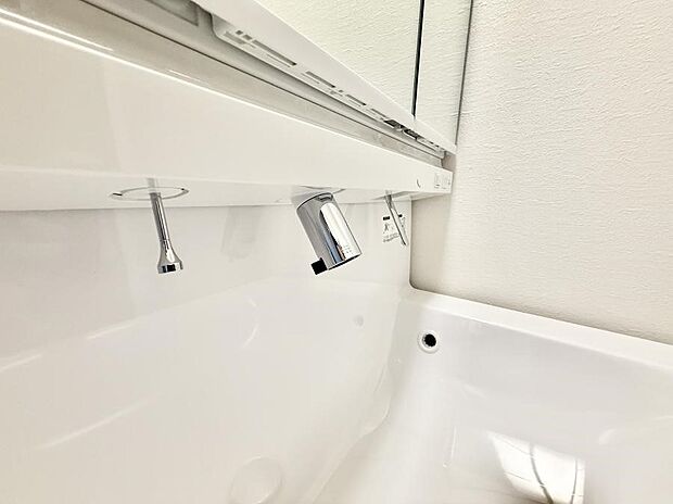 ■細かい部分まで洗いやすく便利なハンドシャワー付き