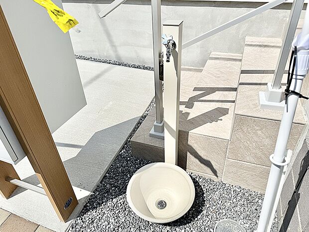 ■ガーデニングや洗車などの際に大活躍な屋外立水栓  