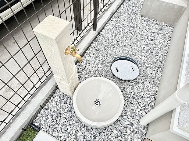 ■洗車もご自宅でできる便利な散水栓付き！  