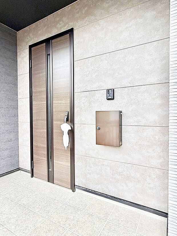 ■ 心地よい暮らしへとつながる、温かい玄関