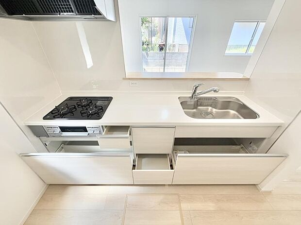 ■シンプルで機能的、毎日使いやすいキッチン