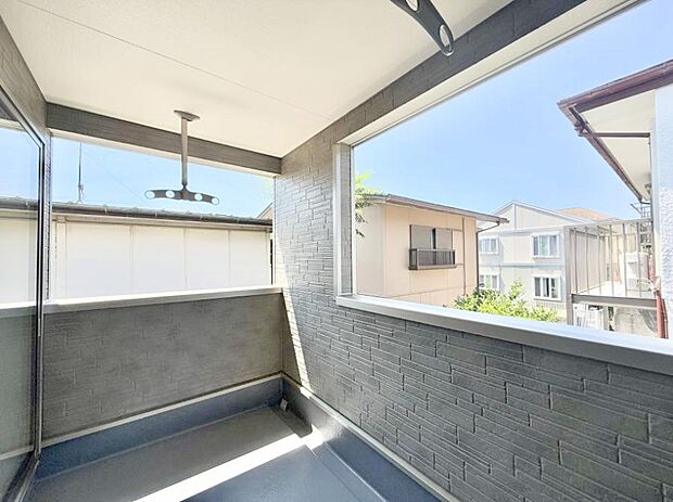 ■ 心地よい風と光を感じる、くつろぎのバルコニー