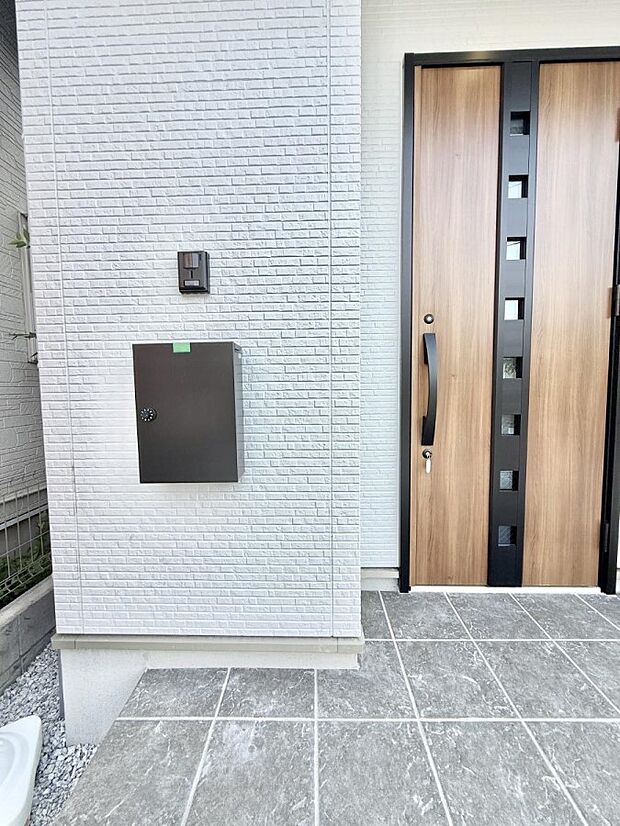 ■ 家族とゲストをやさしく迎える、心温まる玄関