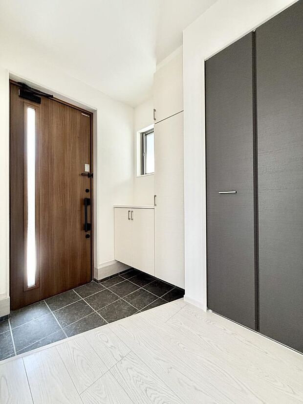 ■ 毎日を気持ちよく迎える、明るく温もりのある玄関