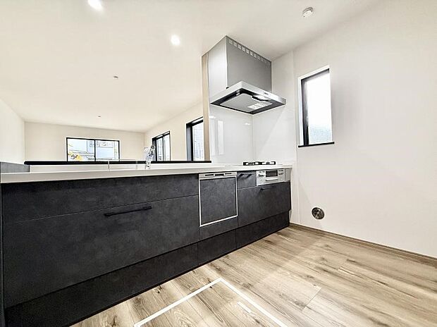 ■シンプルで機能的、毎日使いやすいキッチン