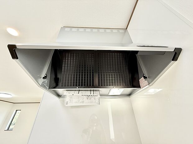 ■調理時の蒸気や匂いが換気扇に誘導され、効率的に排煙ができます。