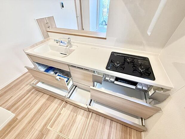 ■シンプルで機能的、毎日使いやすいキッチン