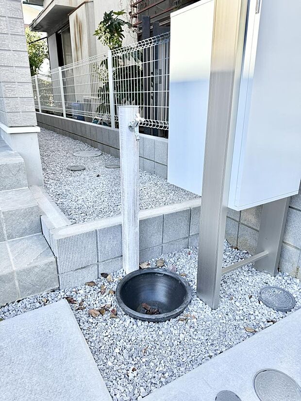■ガーデニングや洗車などの際に大活躍な屋外立水栓