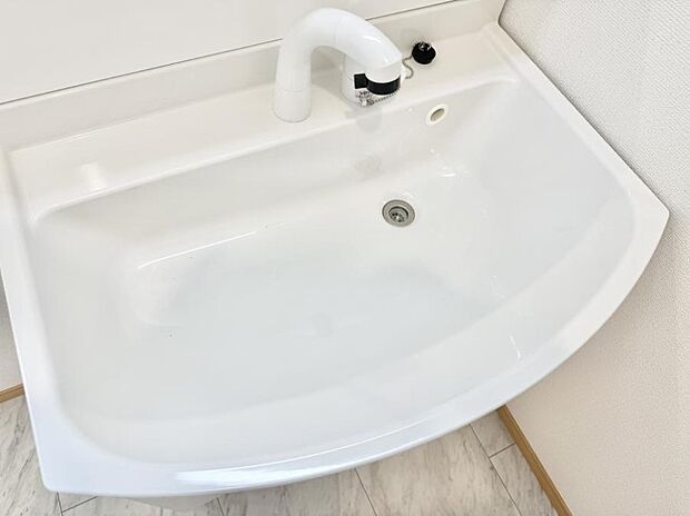 ■細かい部分まで洗いやすく便利なハンドシャワー付き