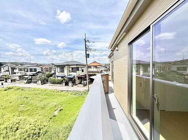 ■ 自然を身近に感じる、開放的なバルコニー