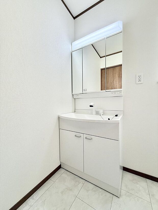 ■明るい洗面所は毎朝の歯磨きも楽しくできちゃいそうです♪