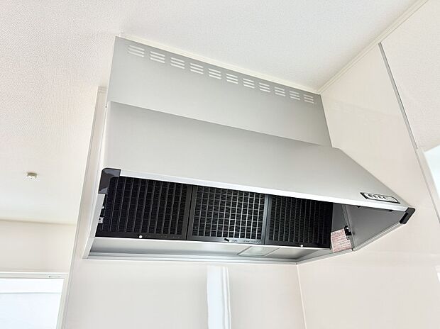 ■フードに覆われている為、匂いが換気扇に誘導され、効率的に排煙ができます