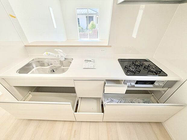 ■シンプルで機能的、毎日使いやすいキッチン