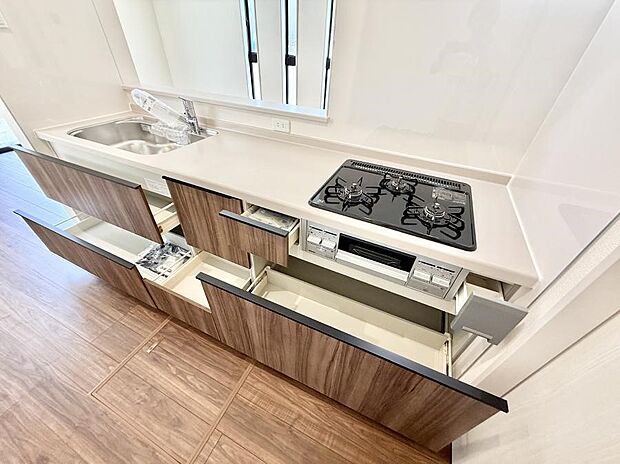 ■家族の絆を深める、温もりのあるキッチン