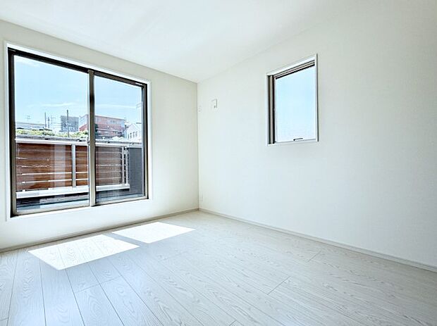 ■シンプルな空間で、収納付きベッドやデスクなど、多機能な家具を活用しやすいです