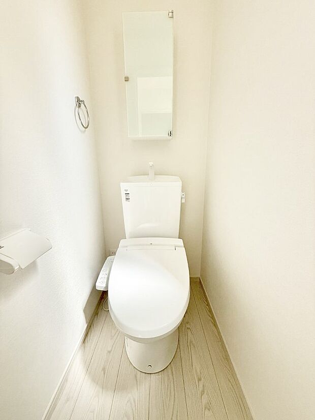 ■明るく清潔感溢れるトイレ