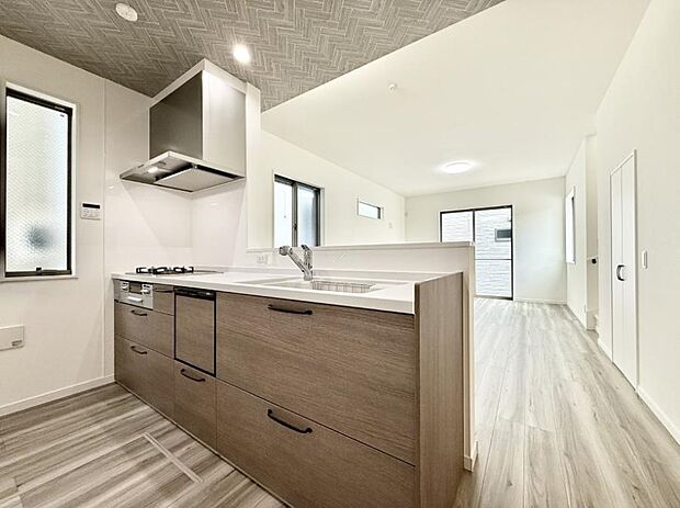 ■シンプルで機能的、毎日使いやすいキッチン