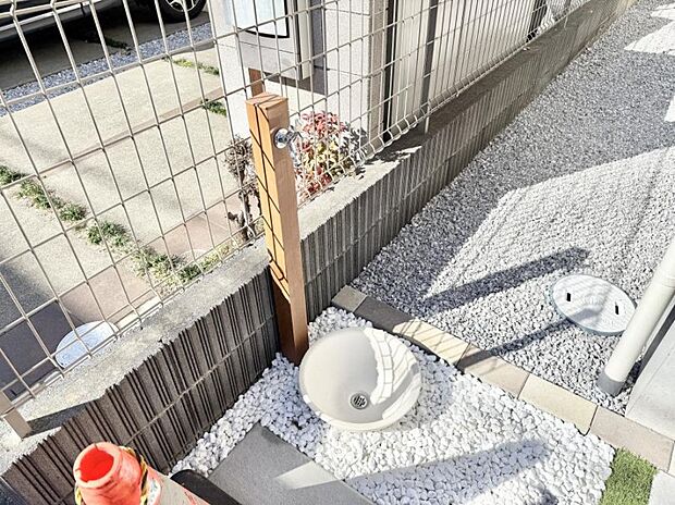 ■ガーデニングや洗車などの際に大活躍な屋外立水栓