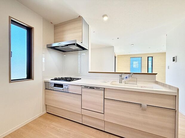 ■小窓があるので、明るさと開放感たっぷりなキッチン!