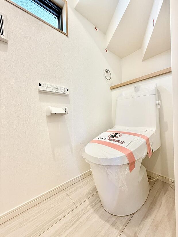 ■明るく清潔感溢れるトイレ